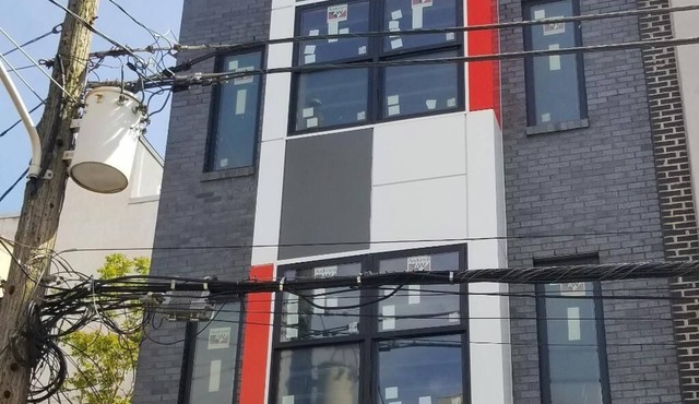 P1C. Near MET, CONVENTION center 1 bedroom, 1 bathroom, share kitchen