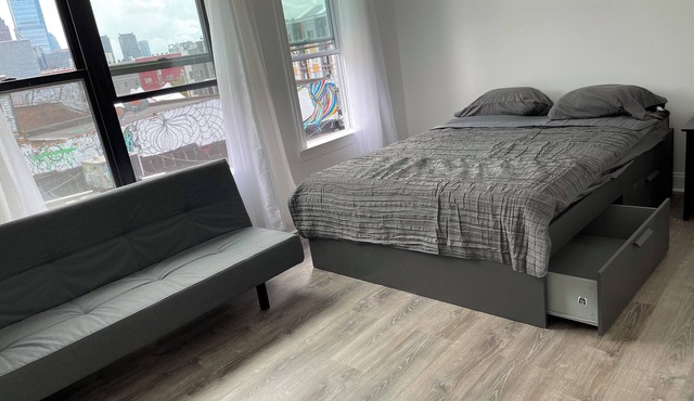 P2B Near Convention center, MET 1 bathroom 1 bathroom, share kitchen