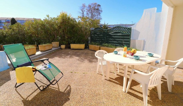 P3 ground floor terrace 6 people swimming pool garage near beach shops