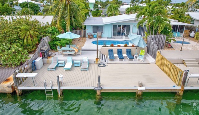 P37 - Charming 2 bedrooms duplex with Private Pool and Deep water dockage. Cabana Club Membership Included!