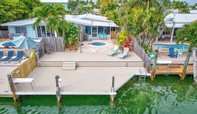 P38 - Charming 1 bedroom, waterfront duplex with private hot tub. Cabana Club membership included!