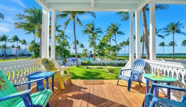 P42 - Gulf Front condo with 3 bedrooms 2.5 baths, pool and dock