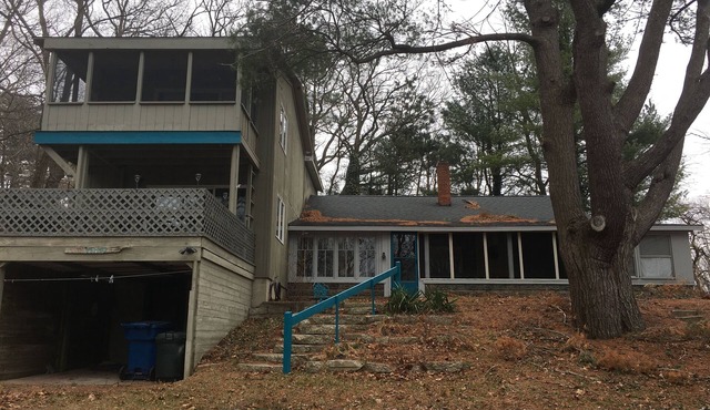 P5H2O, Historic 3 Bedroom Pentwater Village Cottage, walk to Mears State Park