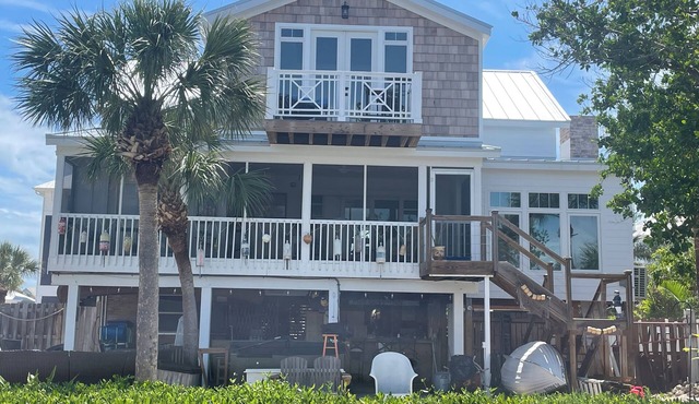 Palm Island home; 7 min walk to the beach. Home & furnishings new in 2025.