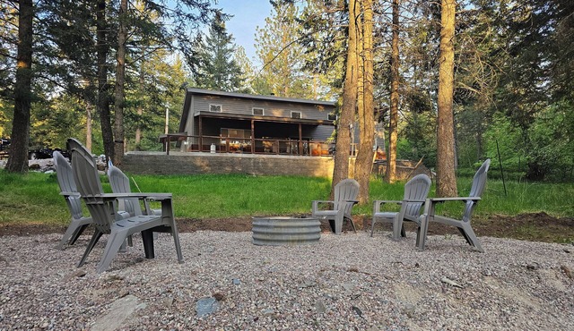 Pablo Pines House @ the Canal- Family+Pet Friendly, Trailer Parking+RV Hookups!