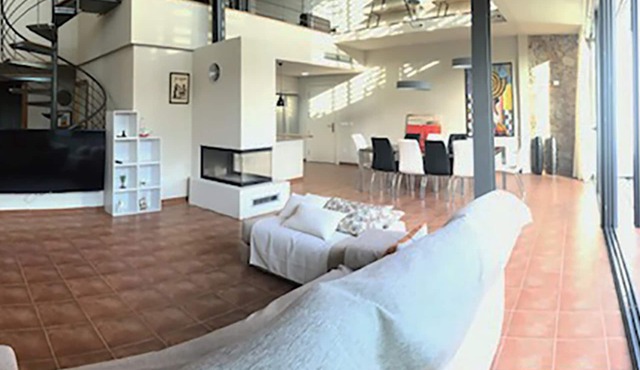 Paceful single design house with pool and garden 5min far to beaches.