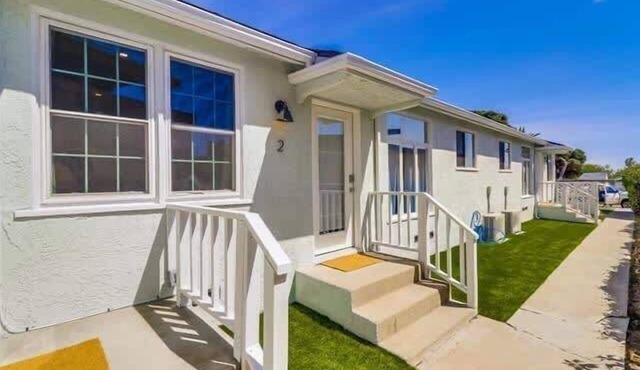 Pacific Beach Gem Walk to Law Street Beach