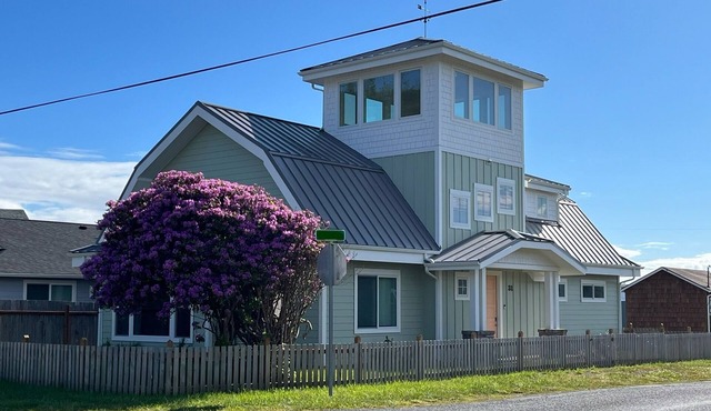 Pacific Beach Lookout! Level 2 EV charger