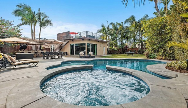 PACIFIC BEACH Private Oasis With HEATED Pool & Jacuzzi! Newly Remodeled Superb