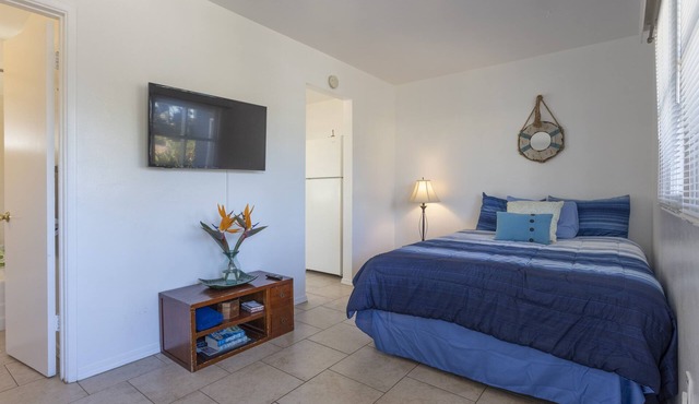 Pacific Beach Studio #1973 Close to beach, bay and more!