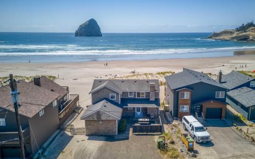 Pacific City Surf Cottage - Meredith Lodging