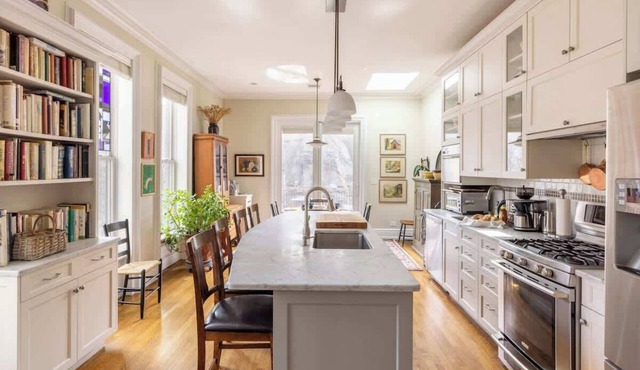 Pacific Court by Rove Travel - Home w/Garden