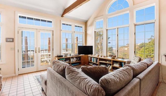 Pacific Ocean View Lodge