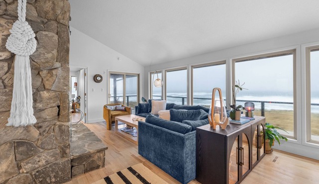 Pacific Perch-Lux, 4 bed, oceanfront with huge views.