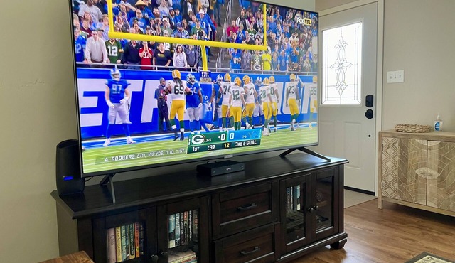 Packerland 3 Bedroom 2 Bath Near Lambeau/Airport