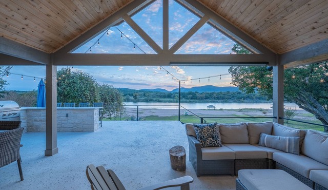 Packsaddle Paradise- Lakefront w/Beach & Views