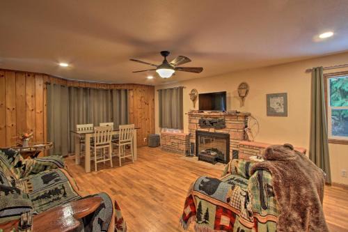 Packwood Getaway w/Game Room, Grill & Patio