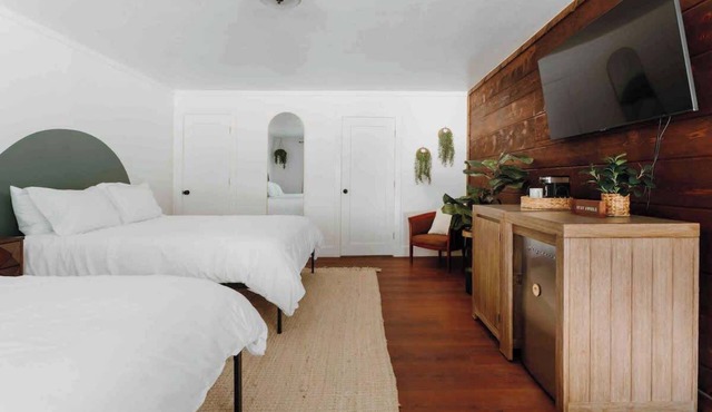 Packwood's Woodsy Room