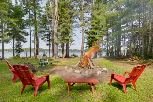 Paddle, Play and Relax Pet-Friendly with Lake Access!