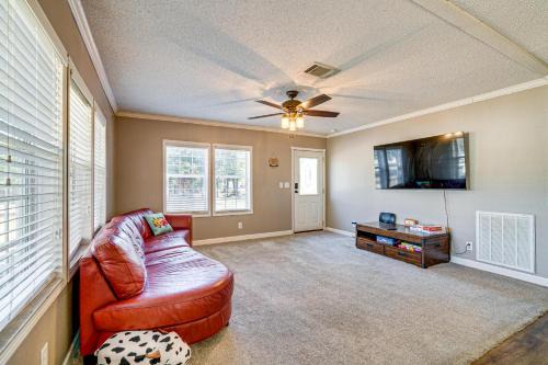 Paddle, Swim and More! Charming Home in High Springs