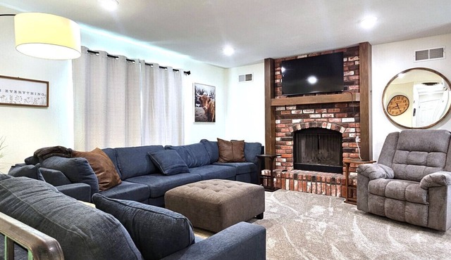 Paddleboards, Air Hockey, Grill, Fire Pit, W/D, Brkfst, Sleeps 10, up