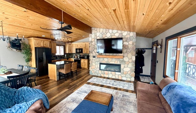 Paddler's Paradise Cabin with Direct Trail Access!