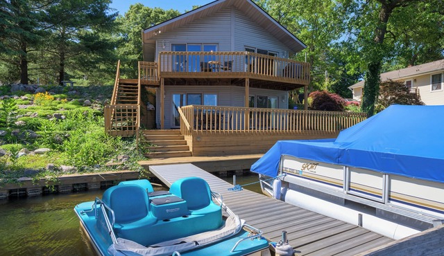 Paddler's Paradise Lakefront Comes With Pontoon