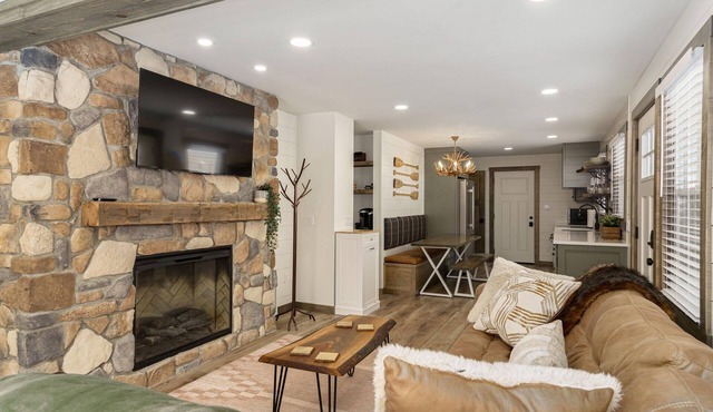 Paddler's Paradise: Serene Lake-Front Retreat in Lake Orion, MI