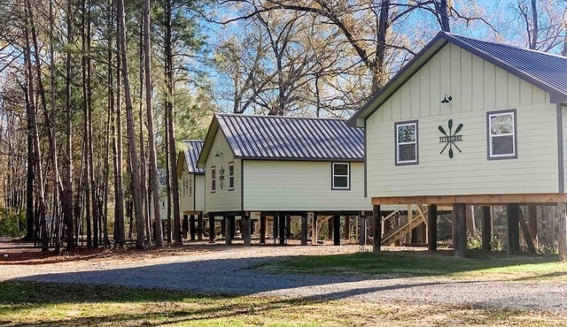 Paddlewhack Cabin 2 - FlyBridge