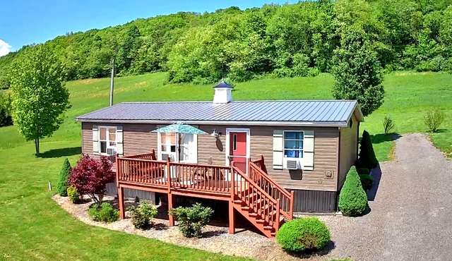 Paddlington Bear Cottage-Access to Water, Sunsets and Hot Tub!