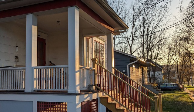 Paddock House Natural Area Gem! Covered parking. Fenced yard. Access Ramp. Peace
