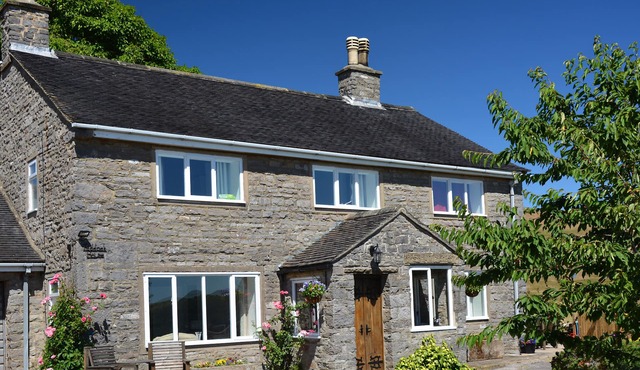 PADDOCK HOUSE, pet friendly, with open fire in Ilam, Staffordshire
