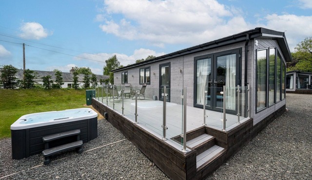 PADDOCK LODGES| DELUXE 3 BED CHALET