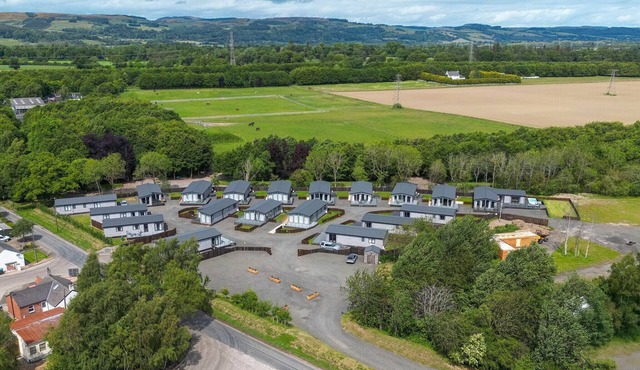 Paddock Lodges| Executive 4 Bed Villa