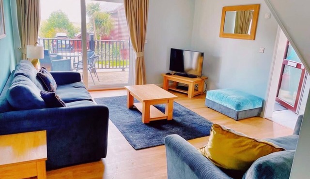 Padstow Lodge sleeps 4/5 with Hot Tub Terrace