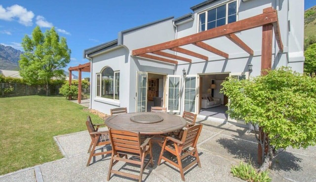 Paeroa View Summary: