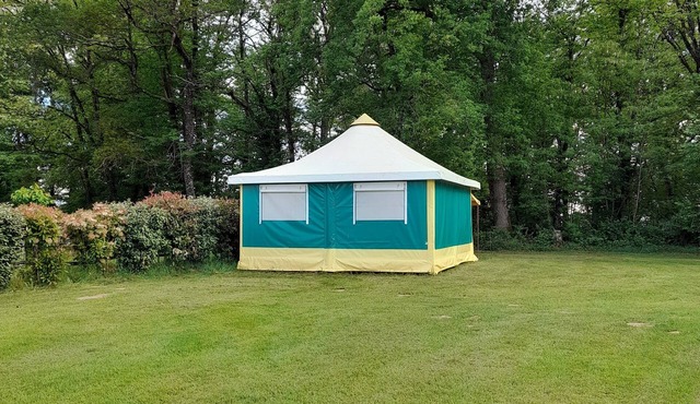 Pagan tent. On flat, shady grounds, with swimming pool. Quietly.