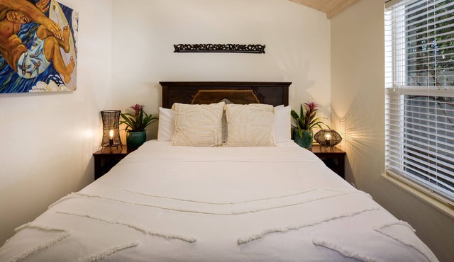 Paia Inn - 1 Bedroom King Suite - Garden View