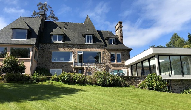 PAIMPOL Vast renovated property, indoor swimming pool, jacuzzi, hammam