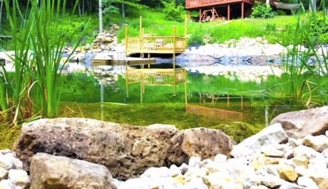 Paint Creek Lodge 5 Bedrooms with Hot Tub & Swimming Pond