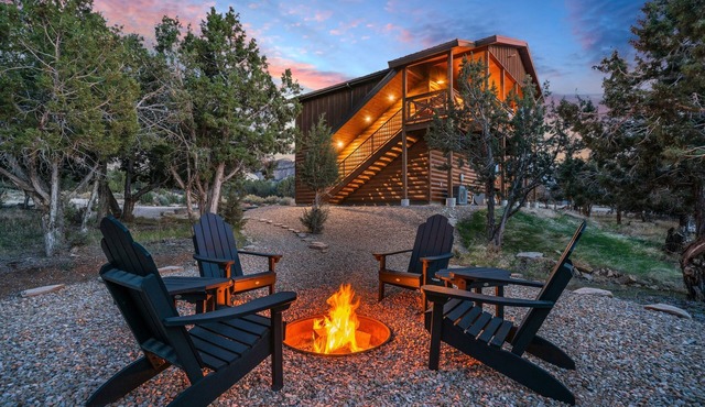 Painted Cliffs| Zion & Bryce |Fire Pit |Hot Tub|