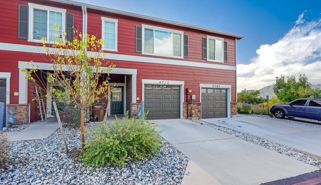 Painted Sky Corporate Oasis-Mountain View-King Bed