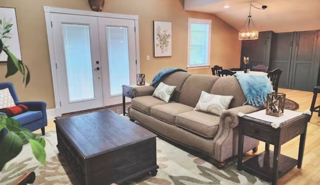 Painted Sky Homestead Apartment - A unique farm stay, near Moody and Valdosta!