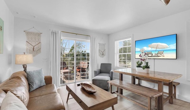 Pair of 3BR Townhouse w/Full Kitchen, Balconies, Pool & Resort Amenities!