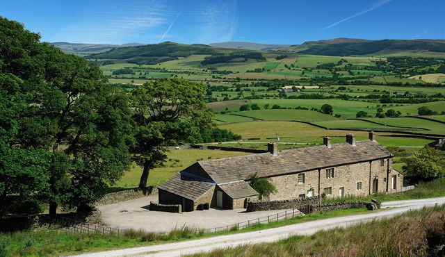 Pair of stunning cottages sleeping 14 with access to an award winning wellbeing resort