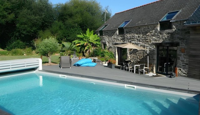 PAISIBLE impasse, private pool, not overlooked, SEA, 3000m2 COUNTRYSIDE.