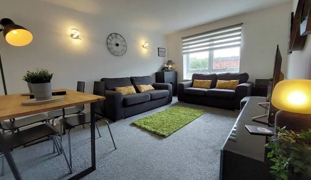 Paisley Panda Flat Central UWS GLA Glasgow Airport