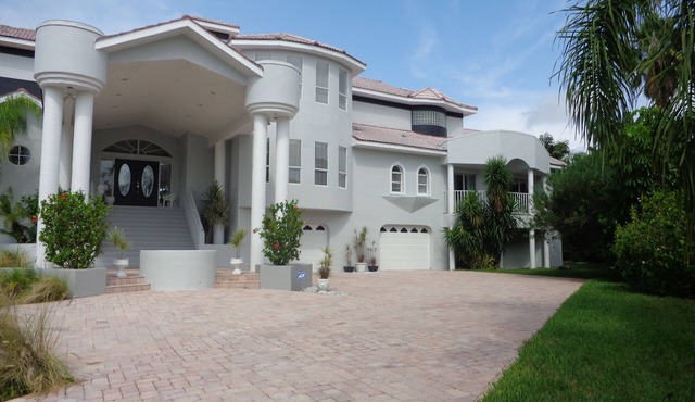 Palace Lavishly Furnished For Vacation Rental