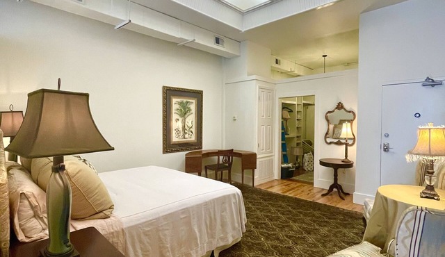 Palafox Loft 122, sleeps 2
