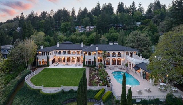 Palais de Leon - Ultra-Luxury Riverfront Estate, Pool, Spa, Theater, Dock, Hot Tubs, Gym on 3 Acres